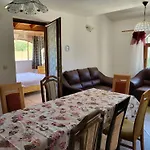 Casa de Férias Rustic House Jm Šišan