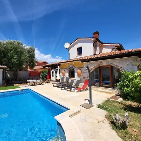 House Mit Pool